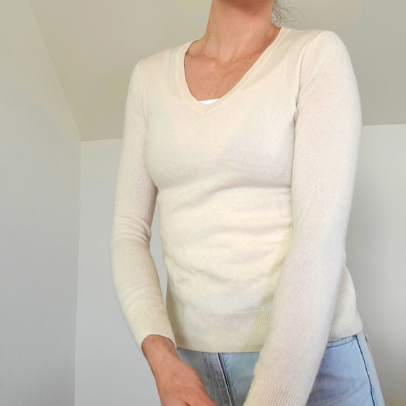 LORD & TAYLOR - Cashmere sweater - Picture 8 of 11